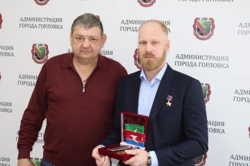 Иван Приходько: Сегодня провел аппаратное совещание администрации городского округа Горловка Донецкой Народной Республики, в котором приняли участие руководители структурных подразделений администрации, представители силовых...