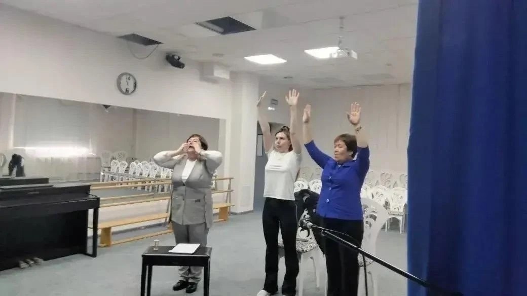 Педагоги Волновахи поучаствовали в психологической сессии, проведенной ЯНАО