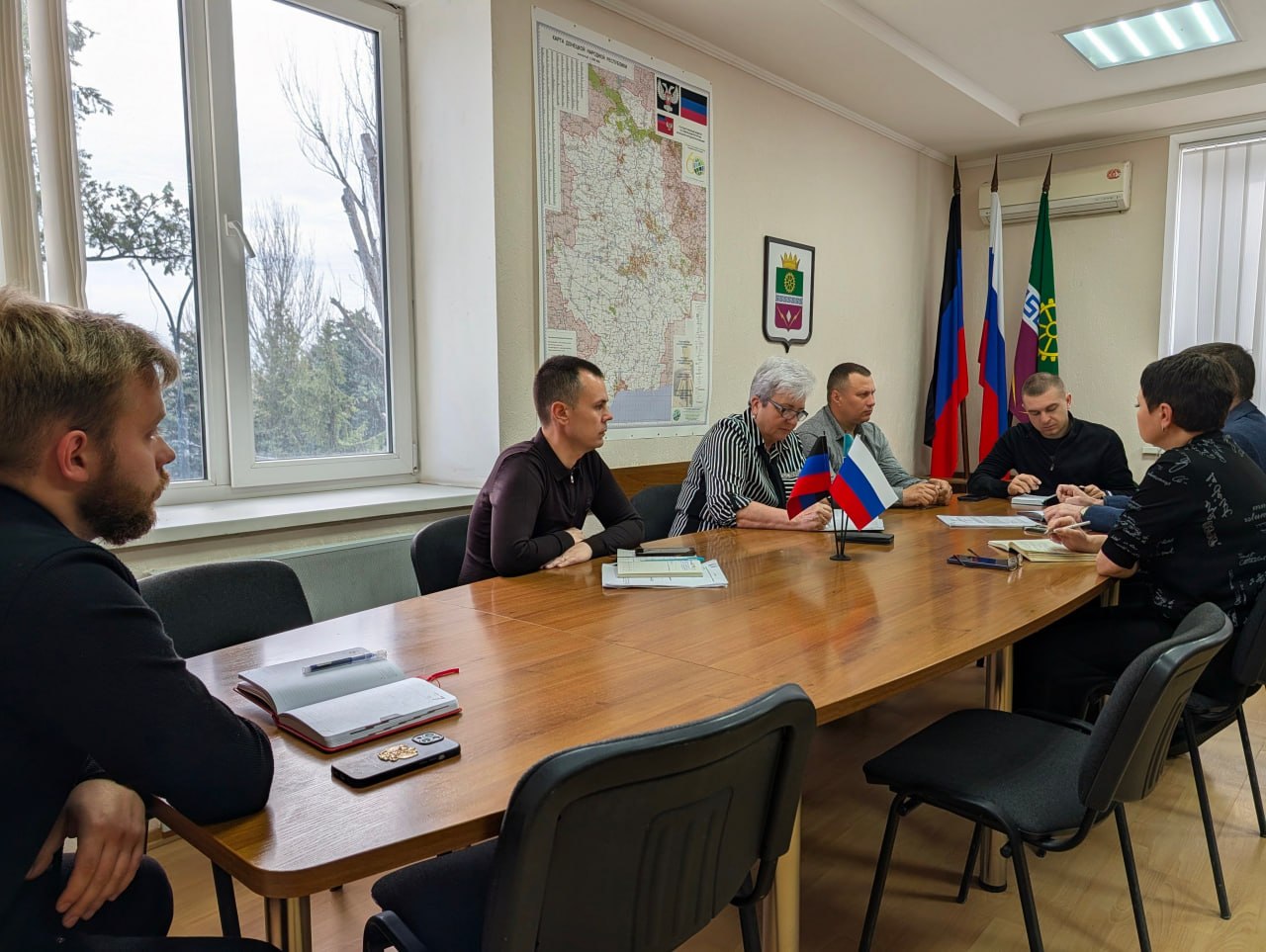 7 апреля врип главы муниципального образования Старобешевский муниципальный округ Алексей Черкашин провел оперативное совещание, на котором обсудили ключевые вопросы округа