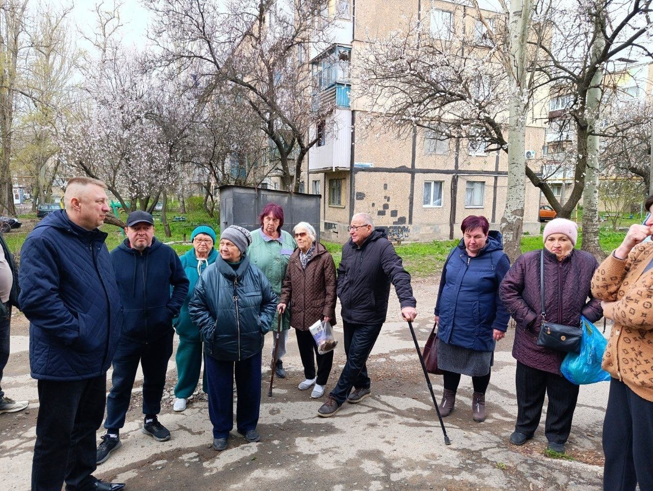 Михаил Меренков: Заместитель руководителя Управы Буденновского внутригородского района Геннадий Хоменок, в рамках реализации партийного проекта Единой России «Управдом ДНР», провел встречу с жителями района