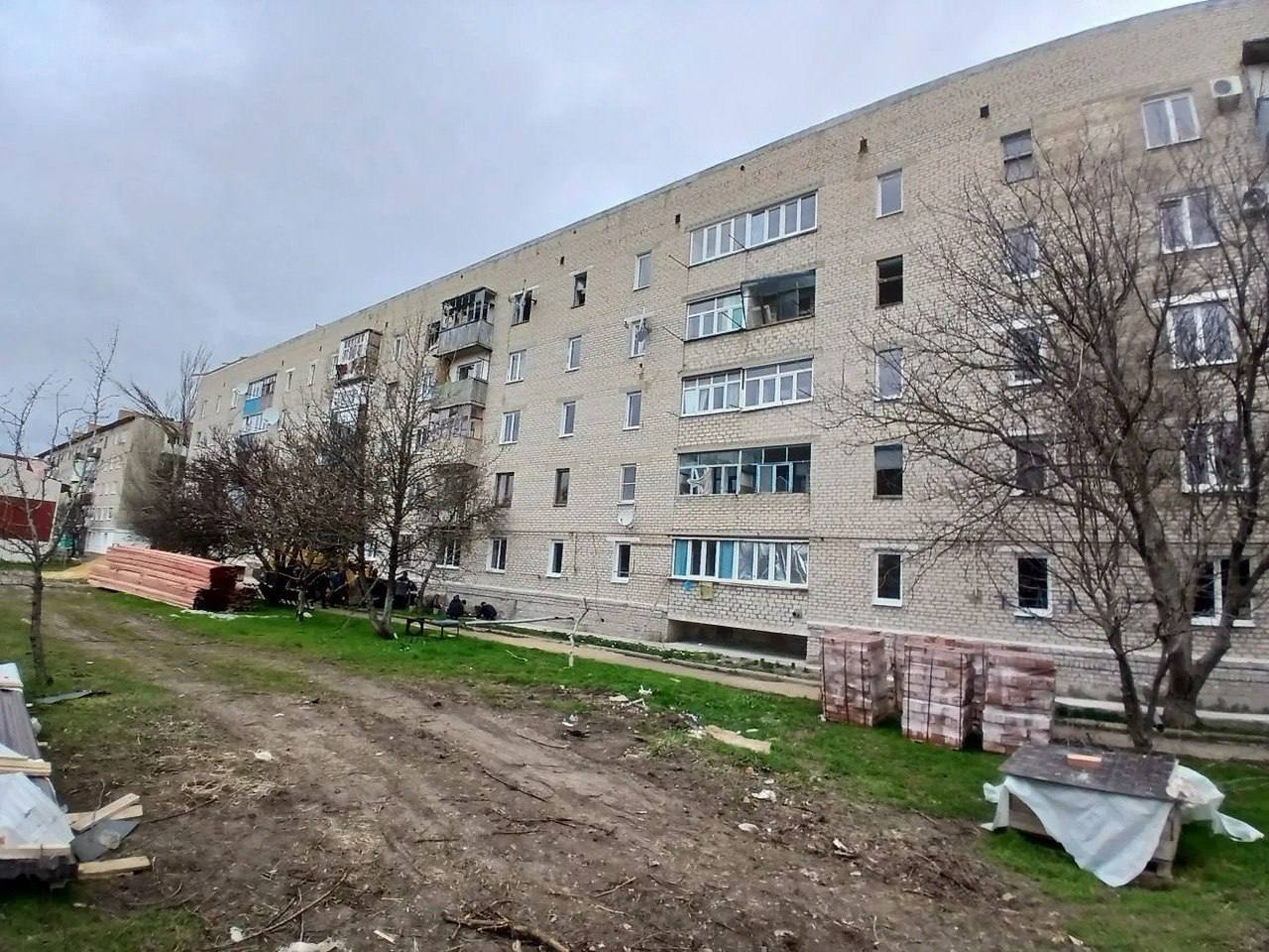 Ямальцы восстанавливают жилые дома во Владимировке