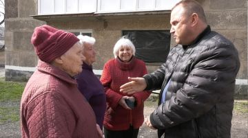 Встреча с населением. Председатель Торезского городского совета Донецкой Народной Республики Александр Казмерчук провел встречу с населением
