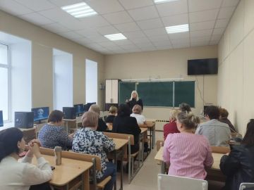 Депутат Старобешевского муниципального совета ДНР Партии «ЕДИНАЯ РОССИЯ» Марина Острик провела встречу с трудовым коллективом ГБОУ «СТАРОБЕШЕВСКАЯ ШКОЛА №1 СТАРОБЕШЕВСКОГО М.О.»