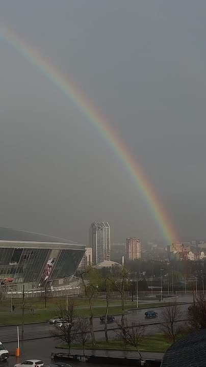"Над Донецком сегодня взошла радуга", – делятся дончане в социальных сетях
