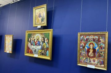 В Бердянске представили вышитые картины к Пасхе