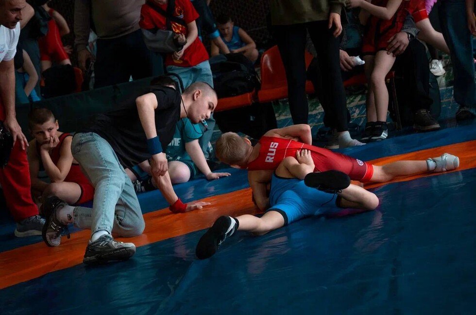 В ДНР более ста юных борцов открыли спортивный марафон «Сила России»