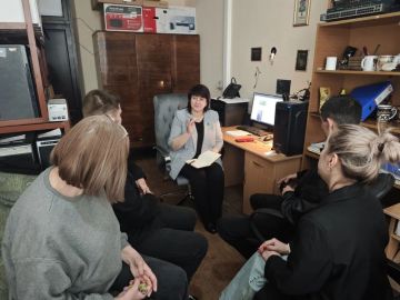 Управляющий делами администрации городского округа Дебальцево, Инна Рудакова, провела встречу с трудовым коллективом сектора информационных технологий