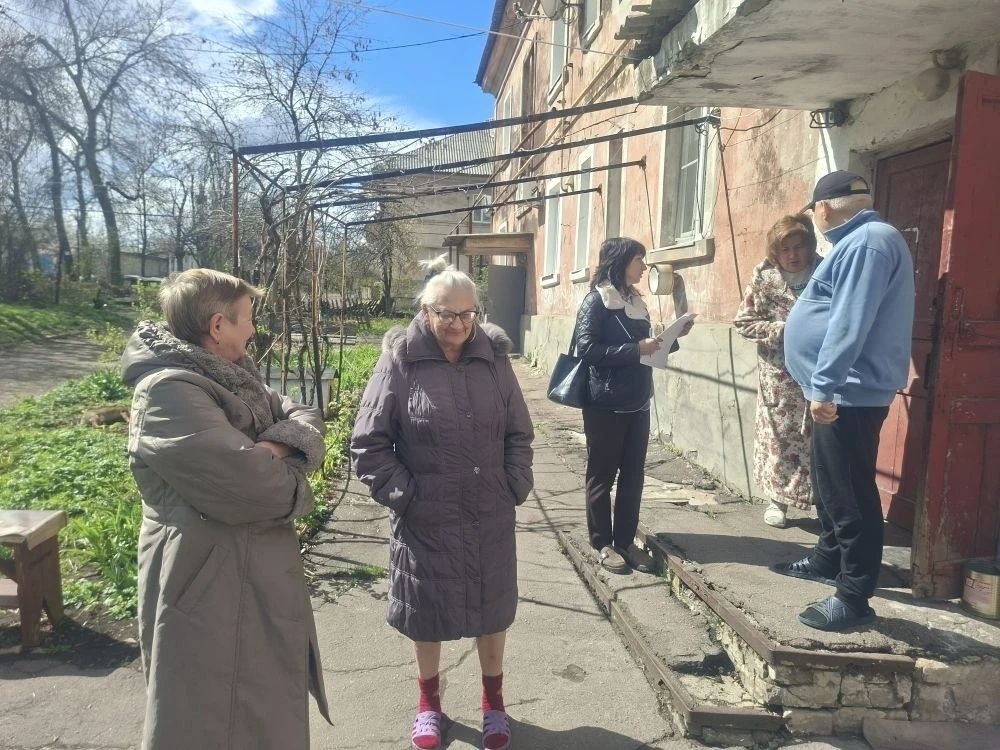 По инициативе Главы ДНР Дениса Пушилина, 9 апреля, заместитель руководителя Управы Кировского внутригородского района Администрации городского округа Макеевка Донецкой Народной Республики Ирина Воронина провела встречу с...