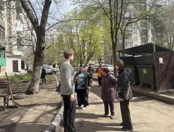 Руководитель Управы Центрально-Городского района Алексей Еськов провел встречу по адресу: ул. Руднева,1