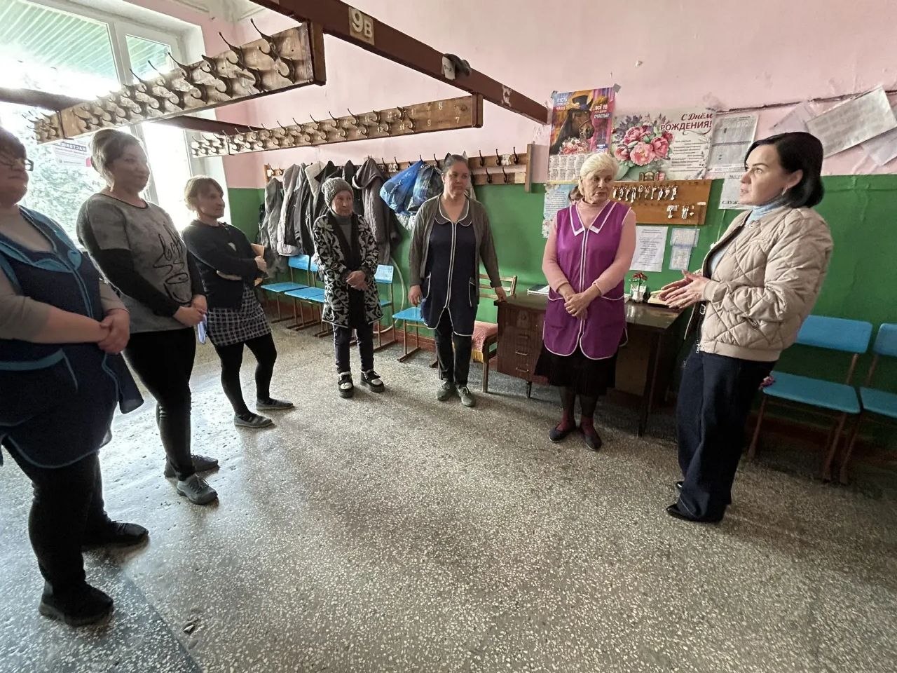 Лидер общественного мнения и главный редактор газеты «Новый луч» Регина Гадыева провела открытый диалог с сотрудниками школы № 2 Амвросиевского муниципального округа