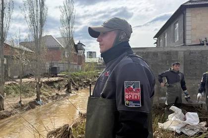 Ребята из Молодежки НФ из ДНР помогают Махачкале справиться с последствиями ЧС