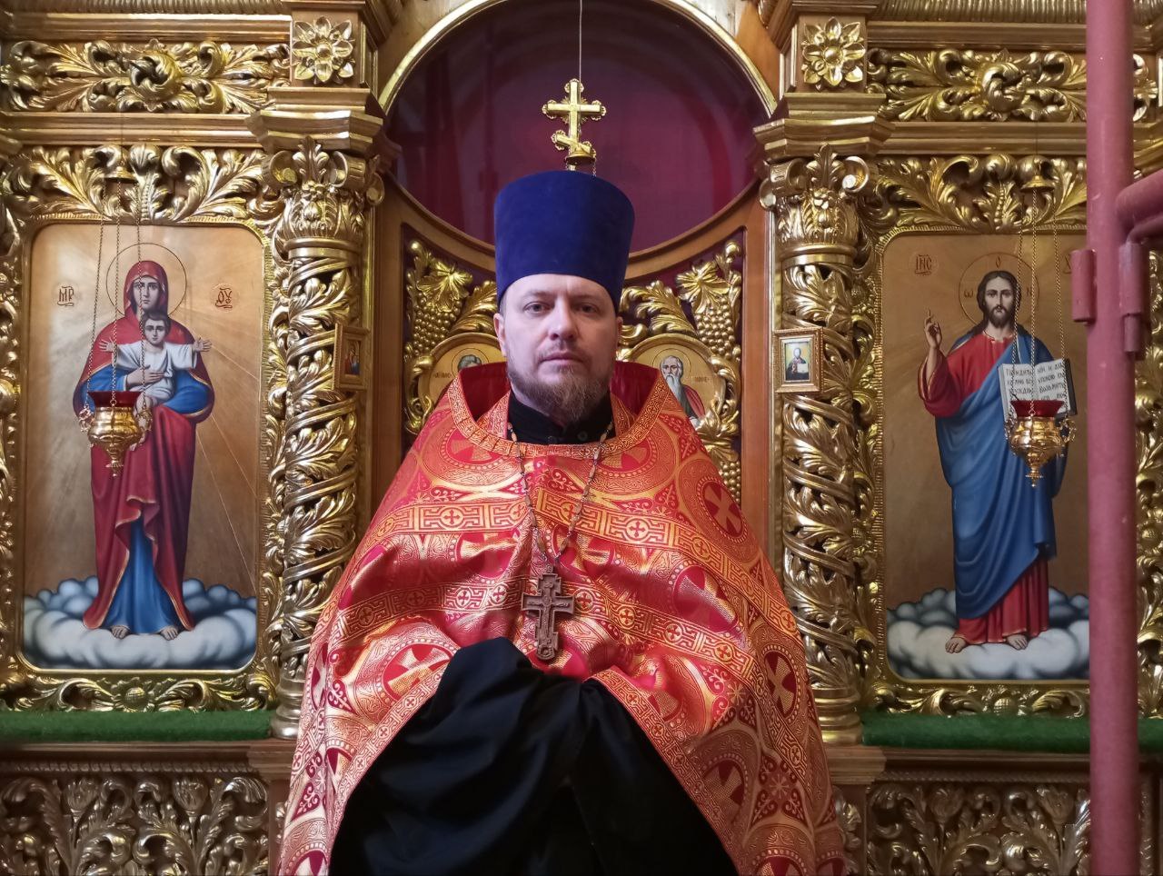 Чтобы не прожить жизнь бесполезно и праздно: настоятель донецкого храма активно помогает прихожанам