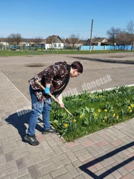 Алексей Кулемзин: Жители Великоновосёлковского муниципального округа активно поддержали общереспубликанский субботник!
