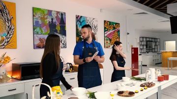 Христос Воскресе!. На этот раз руководитель «Молодой Республики» и «Молодой Гвардии Единой России» ДНР Сергей Добровольский делится своим способом окрашивания яиц — используем натуральную куркуму и получаем тёплые солнечные...