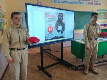 МЫ ПОМНИМ! . Юнармейцы отряда ВПК «Пламя» штаба местного отделения городского округа Харцызска СШ № 4, ученики из 9-А класса Воробьев Сергей и Матинян Михаил приняли участие в акции «Мы ПОМНИМ!»