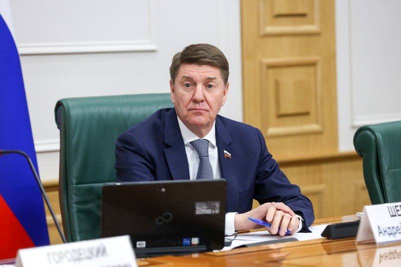 Александр Волошин: #работа_в_СФ. Сегодня в Совете Федерации прошло очередное заседание Комитета по федеративному устройству, региональной политике, местному самоуправлению и делам Севера под председательством Андрея...