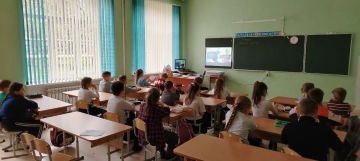 Сегодня для учеников 1го класса школы № 6 состоялось познавательное онлайнзанятие по финансовой грамотности и основам предпринимательства