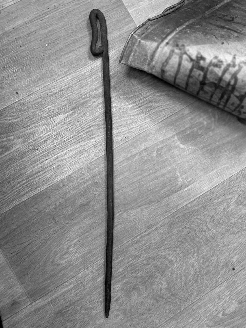 Смял ведро об голову отца: в Торезе пьяный сын устроил жестокое избиение