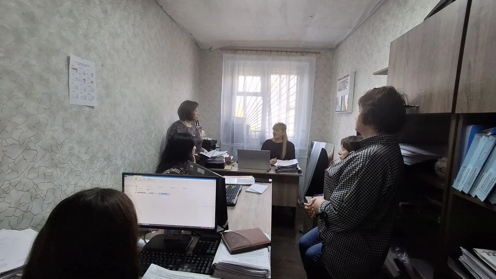 Депутат Тельмановского муниципального совета Наталья Зубач встретилась с сотрудниками МБУ «Тельмановская централизованная библиотечная система»