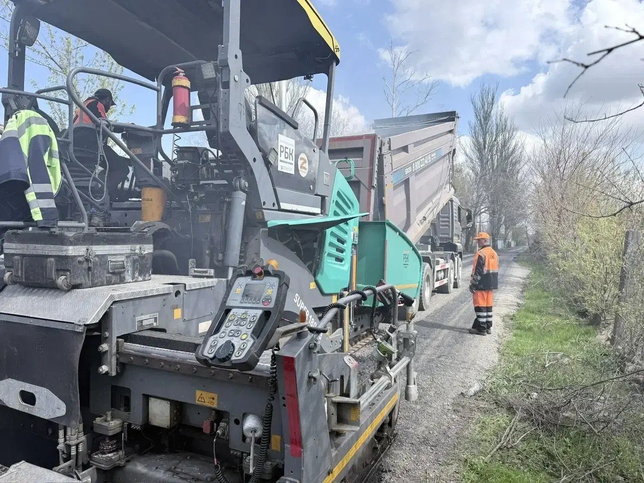 При поддержке Нижегородской области в Иловайске обновляют асфальт