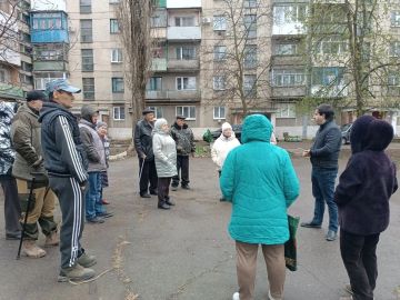 Заместитель главы администрации Шахтерского муниципального округа встретился с жителями города Ждановка