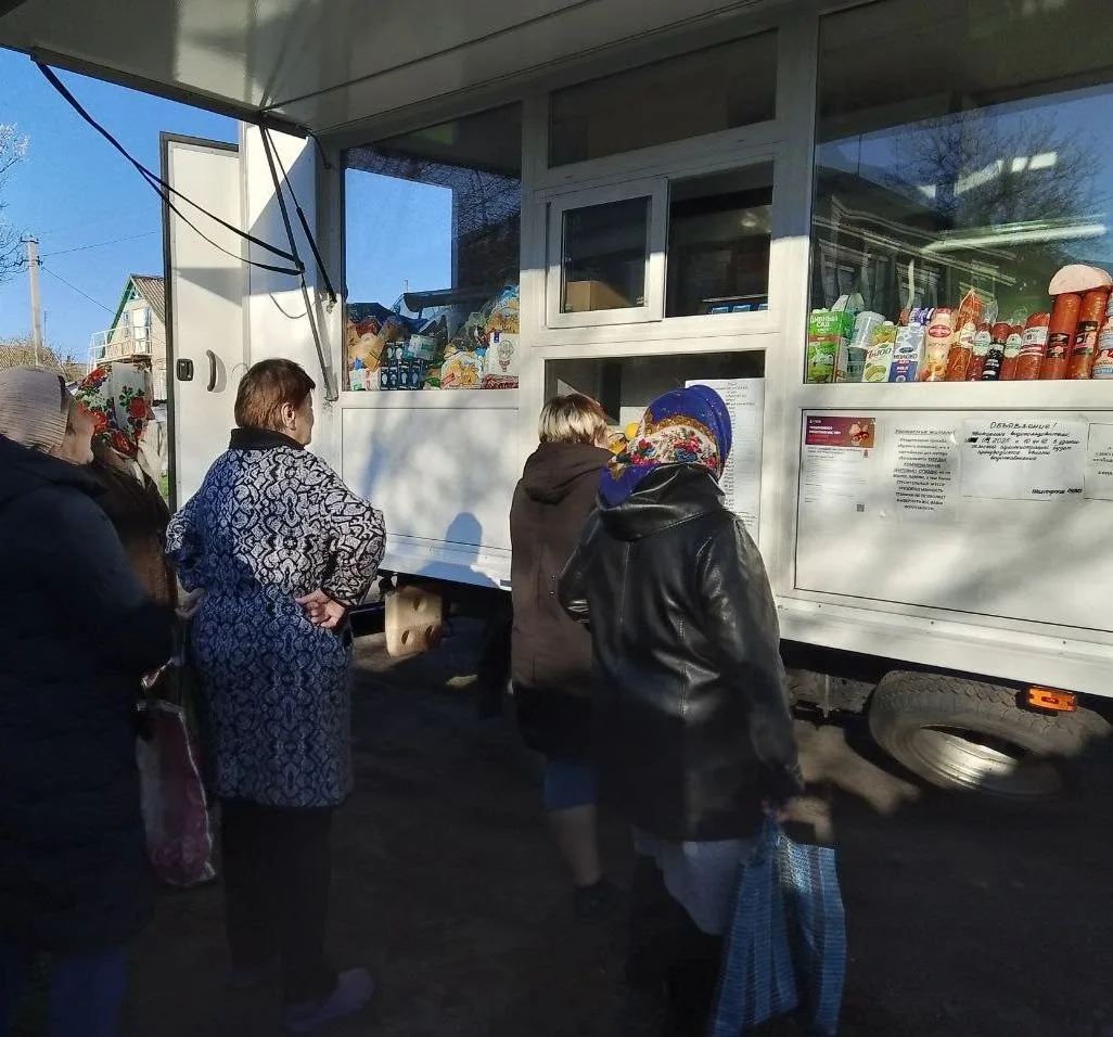 С 11 по 14 апреля 2026 года осуществлена выездная торговля с использованием автомагазинов в населенных пунктах городских округов Горловка, Мариуполь, на территории г. Авдеевка, также Волновахского, Володарского...