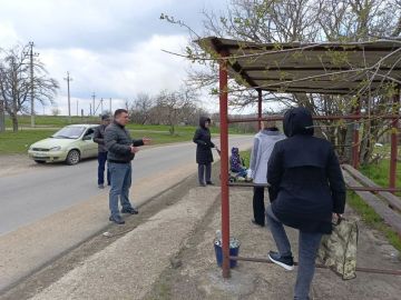 Заместитель главы муниципального образования городского округа Харцызск Виталий Легчилин провел встречу с жителями пгт Николаевка по улице Зугрэсовская