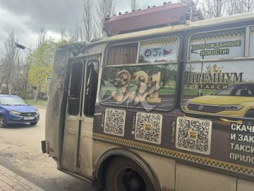 Иван Приходько: Поврежденный в результате прямого удара БПЛА ВФУ автобус в Центрально-Городском районе Горловки