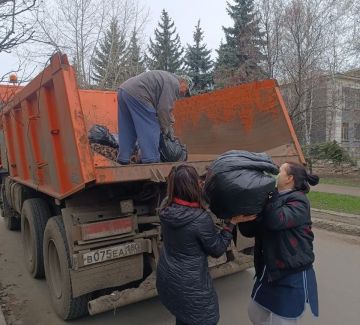 Вчера, 14 апреля, в рамках мероприятий по благоустройству в весенний период были организованы и выполнены работы по вывозу собранного силами ГБДОУ «Детский сад № 168 компенсирующего вида городского округа Макеевка», ГБУ...