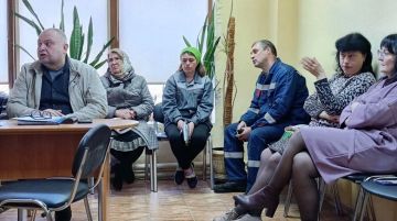 Сегодня, 15 апреля, по инициативе Главы Республики Дениса Пушилина, депутат Макеевского городского совета Александр Морозов провел встречу с трудовым коллективом филиала № 4 «Макеевкокс» ООО «Южный горно-металлургический...