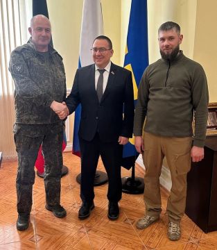 Андрей Крамар: Продолжаем нашей партийной командой трудиться плечом к плечу: объединяем усилия, каждый на своем уровне друг друга страхуем, дополняем, чтобы успевать еще больше, добиваться еще более скорых и качественных...