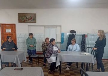 Заместитель главы администрации Амвросиевского муниципального округа Татьяна Разводова встретилась с коллективом Центра социального обслуживания