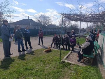 Заведующий Осыковским территориальным сектором Администрации Старобешевского муниципального округа Дмитренко Евгений Александрович провёл встречу с жителями села Осыково