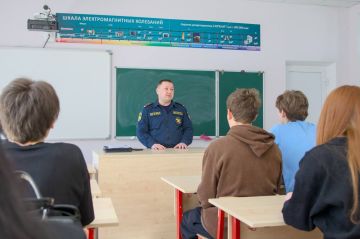 Школьников Волновахского округа научили действовать при пожаре