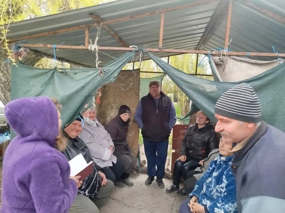 14 апреля сотрудники Зуевского территориального отдела Администрации муниципального образования провели встречу с гражданами в селе Золотаревка на улице Островского