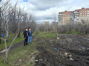 По партпроекту Единой России "Донбасс - наш дом" в Снежном продолжается ликвидация несанкционированных свалок