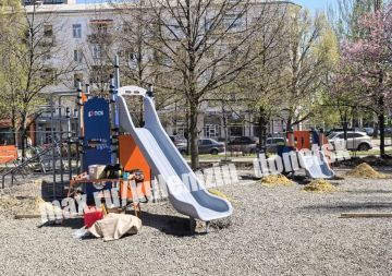 Алексей Кулемзин: Продолжаются работы по установке нового детского игрового комплекса от банка "ПСБ" на бульваре Пушкина