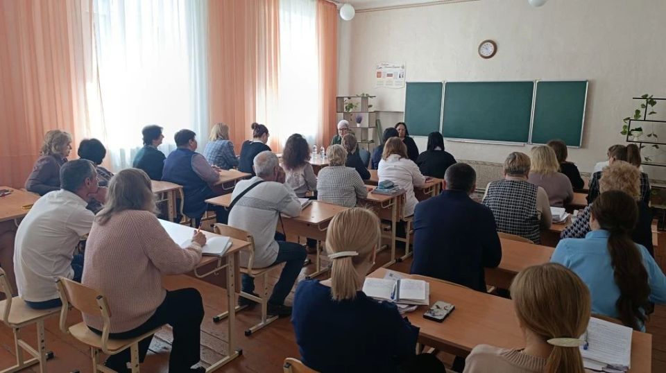 Заместитель главы Администрации Старобешевского муниципального округа Вера Немилостивая провела встречу с трудовым коллективом ГБОУ "Комсомольская школа № 1 Старобешевского МО", осветив ключевые аспекты жизни округа и...