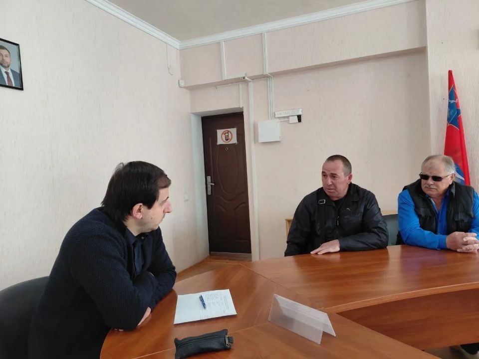 Замглавы администрации Шахтерского округа ответил на вопросы ждановцев