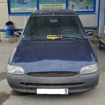 90 �.�. Ford Escort, 1998 �.�