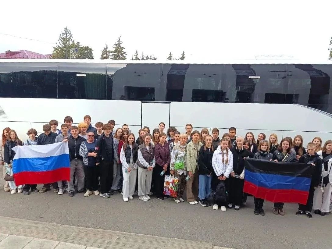 Школьники Снежного отправились на экскурсию в Москву