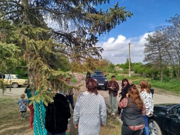 Евгения Биатова, управляющий делами Администрации Старобешевского округа провела встречу с жителями села Победа