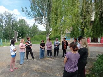 Начальник Благодатновского территориального отдела Инна Науменко провела встречу с жителями села Великое Мешково