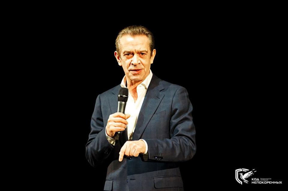 Александр Волошин: #КОДНЕПОКОРЁННЫХ2026. СМОЛЕНСК: ЖИВОЙ ДИАЛОГ С ЧЕЛОВЕКОМ-ЭПОХОЙ