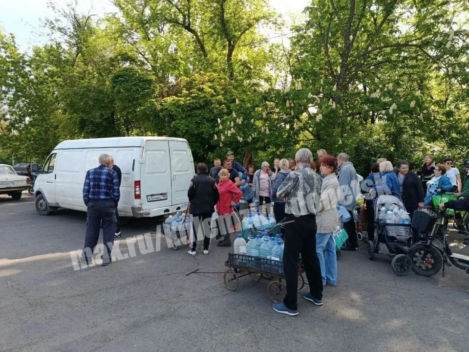 Алексей Кулемзин: Донецкие производители воды продолжают помогать Дончанам в условиях непростой ситуации с водоснабжением