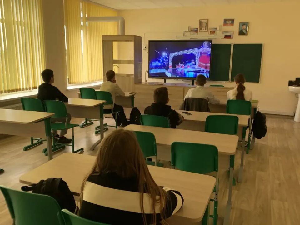 18 мая в образовательных учреждениях Мангушского муниципального округа прозвучали последние аккорды цикла образовательных занятий "Разговоры о важном" в этом учебном году