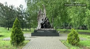 Из оккупированного ВСУ Краматорска в ДНР начали вывозить памятники