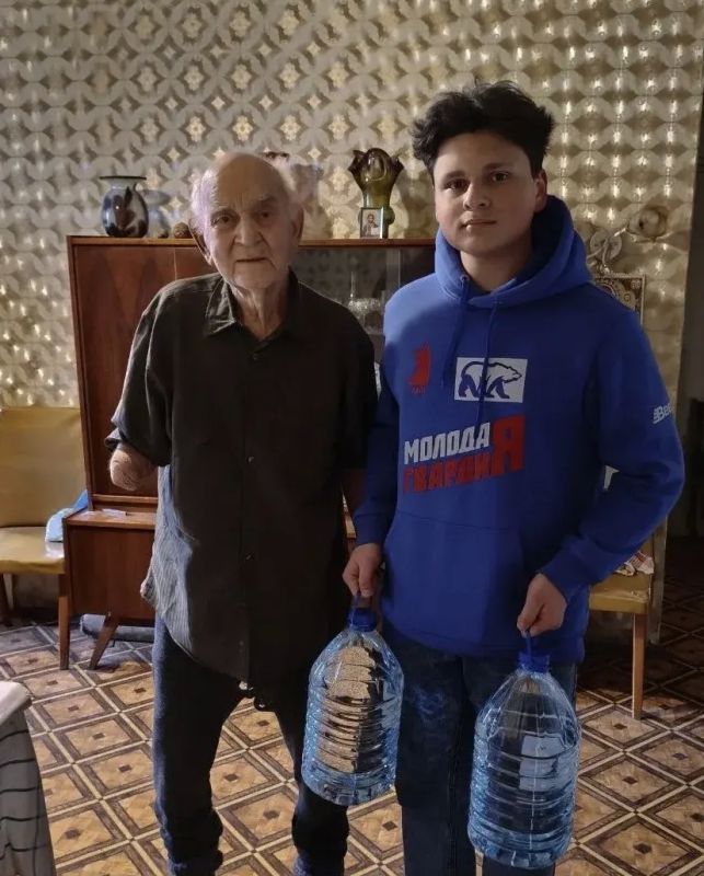 Волонтеры «Молодой Гвардии Единой России» приняли участие в акции «Маленькие добрые дела»