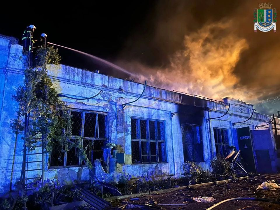 СПЕЦОПЕРАЦИЯ Около 20 «Гераней» минувшей ночью атаковали в Измаиле Одесской области портовую инфраструктуру, по информации властей и мониторинговых групп