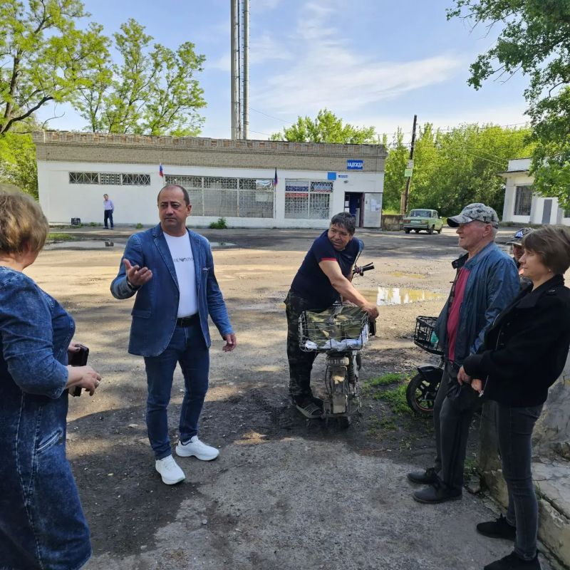 Депутат Амвросиевского муниципального совета Андрей Алиев встретился с жителями села Белояровка, чтобы обсудить вопросы развития села